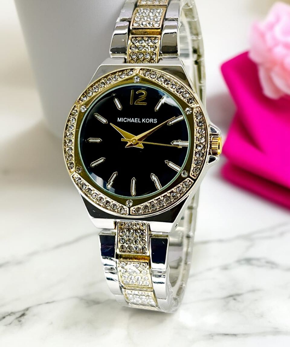 MICHAEL KORS 
WOMEN'S CHAIN WATCH 
STONE CASE 
ATTRACTIVE LOOK 
TRENDY STYLE 
DIFFERENT COLOURS AVAILABLE 

MODERN WATCHES 💯