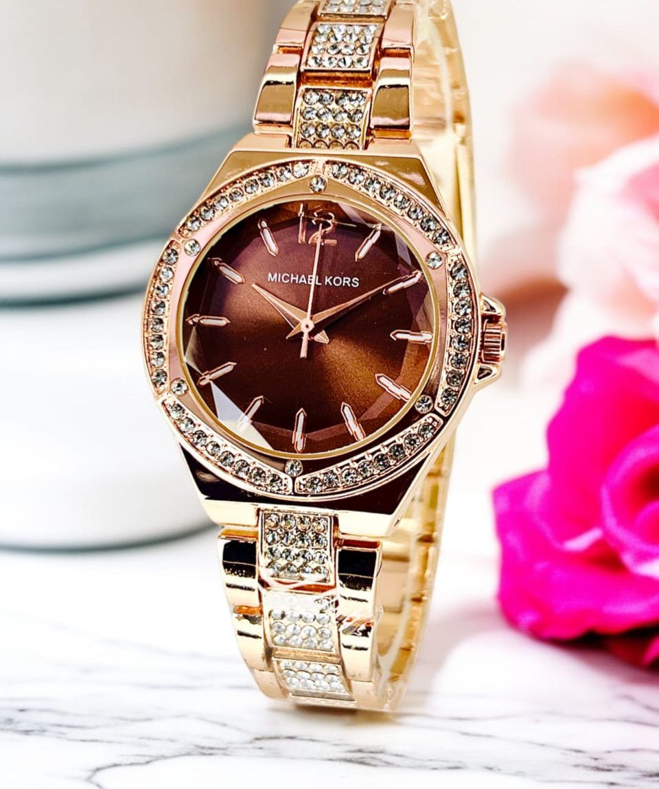 MICHAEL KORS 
WOMEN'S CHAIN WATCH 
STONE CASE 
ATTRACTIVE LOOK 
TRENDY STYLE 
DIFFERENT COLOURS AVAILABLE 

MODERN WATCHES 💯