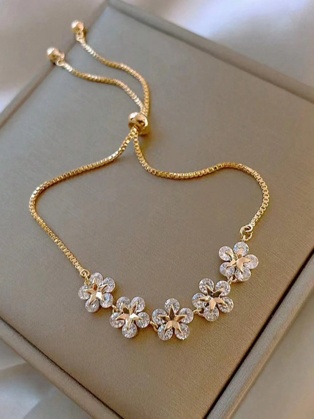 1pc Fashionable Petal Bracelet, Elegant Design For Girl