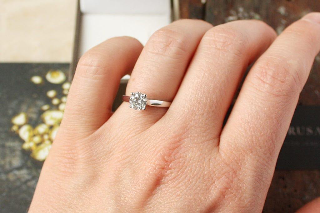 Modern Design Crystal Charm Ring for Unisex - 1 Pc