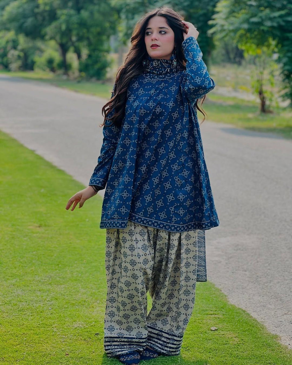 3 Pcs Women's Stitched Lawn Printed Suit