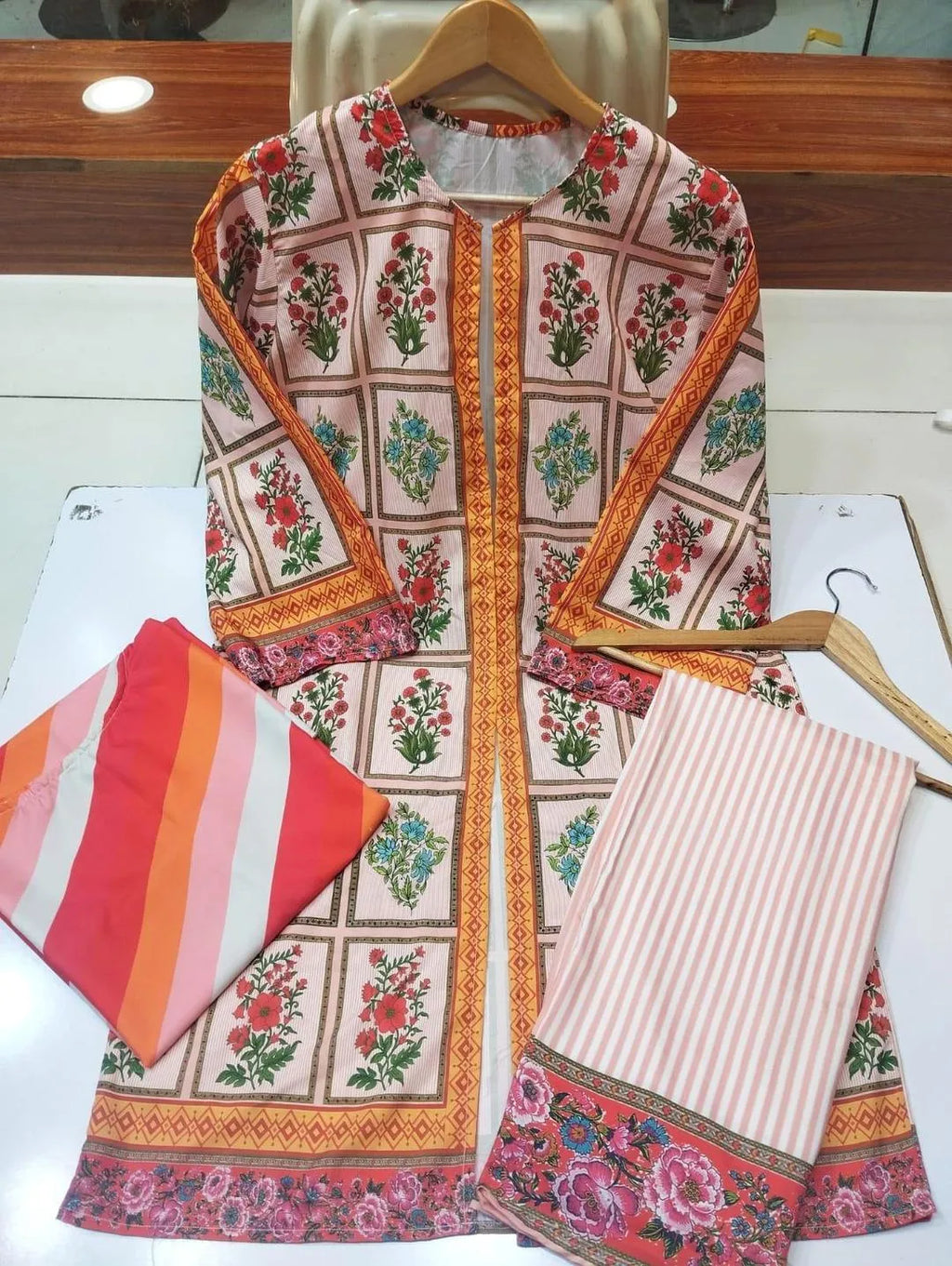 Pakistani Women Printed Lawn Suit 3-Piece Swiss