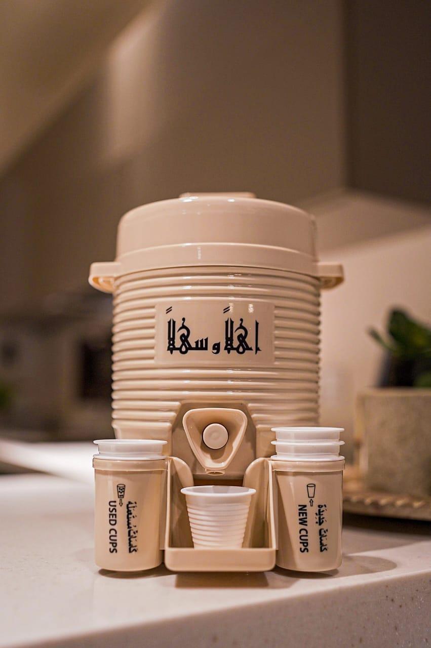 Water Dispenser with 6 Reusable Cups - Durable and Easy to Clean