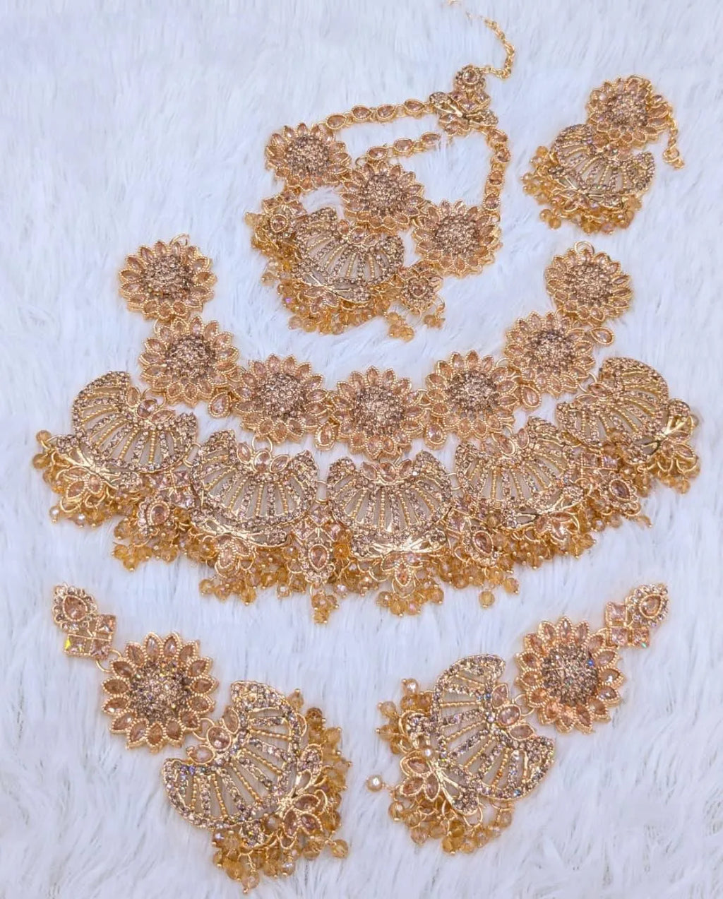 Stunning 4 Pcs Bridal Set with Red Zircon - Unique Design