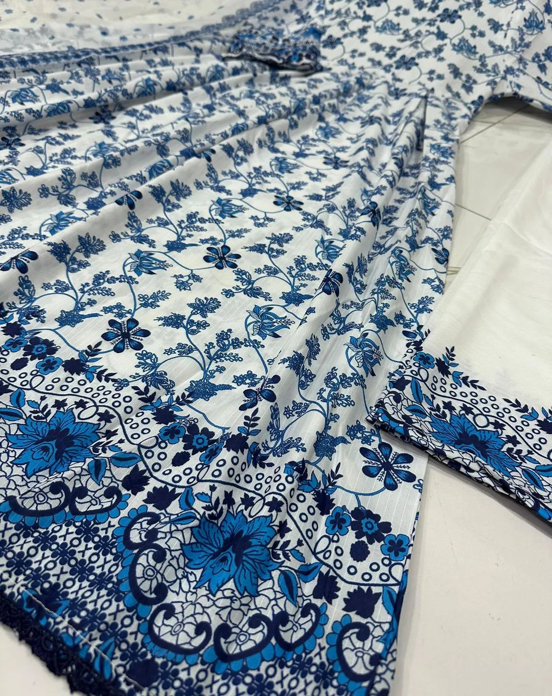 3 Pcs Women's Stitched Arabic Lawn Printed Maxi Suit