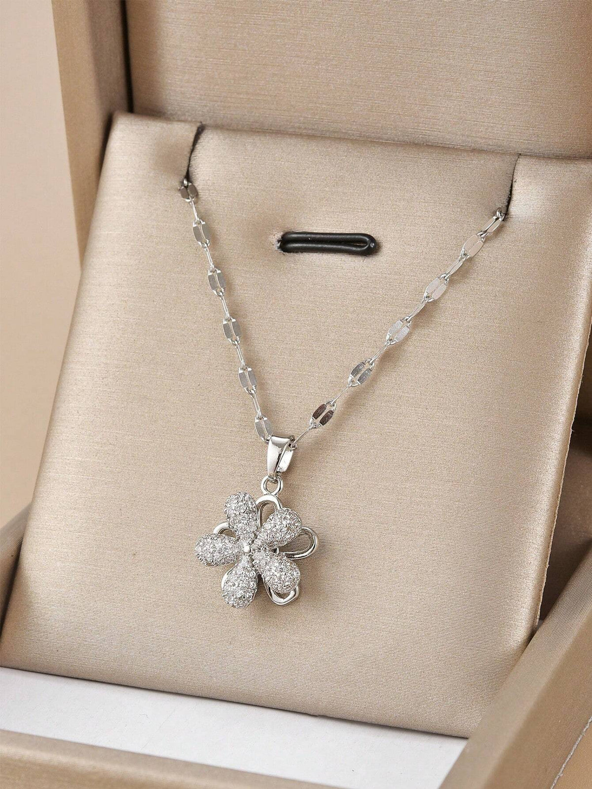1pc Stainless Steel Women's Rotating Five-Petal Flower Pendant Necklace