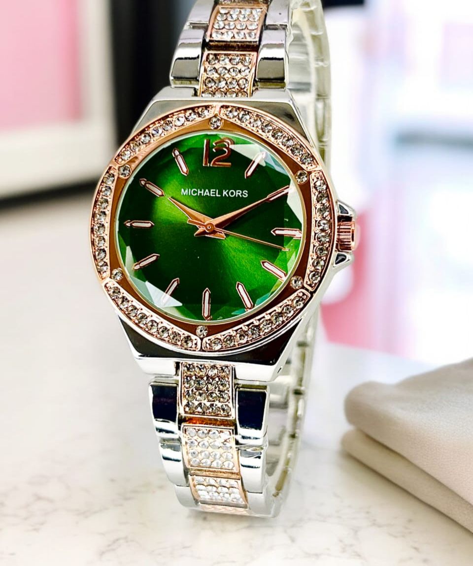 MICHAEL KORS 
WOMEN'S CHAIN WATCH 
STONE CASE 
ATTRACTIVE LOOK 
TRENDY STYLE 
DIFFERENT COLOURS AVAILABLE 

MODERN WATCHES 💯