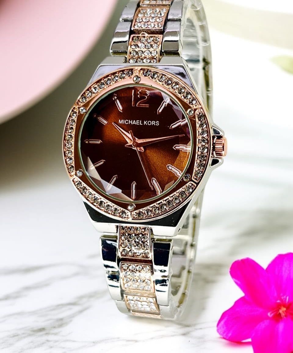 MICHAEL KORS 
WOMEN'S CHAIN WATCH 
STONE CASE 
ATTRACTIVE LOOK 
TRENDY STYLE 
DIFFERENT COLOURS AVAILABLE 

MODERN WATCHES 💯