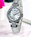 MICHAEL KORS 
WOMEN'S CHAIN WATCH 
STONE CASE 
ATTRACTIVE LOOK 
TRENDY STYLE 
DIFFERENT COLOURS AVAILABLE 

MODERN WATCHES 💯